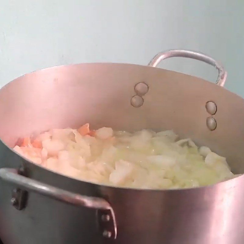 Step 3 Cooking soup Fresh shrimp cabbage soup