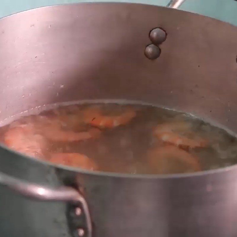 Step 3 Cooking soup Fresh shrimp cabbage soup