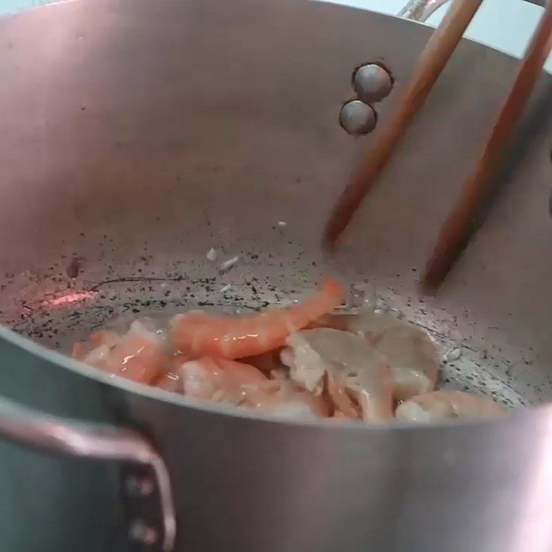 Step 3 Cooking soup Fresh shrimp cabbage soup