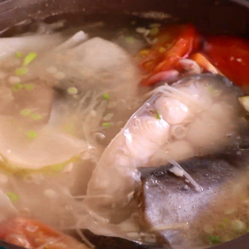 Step 4 Cooking sour bamboo shoot soup with catfish