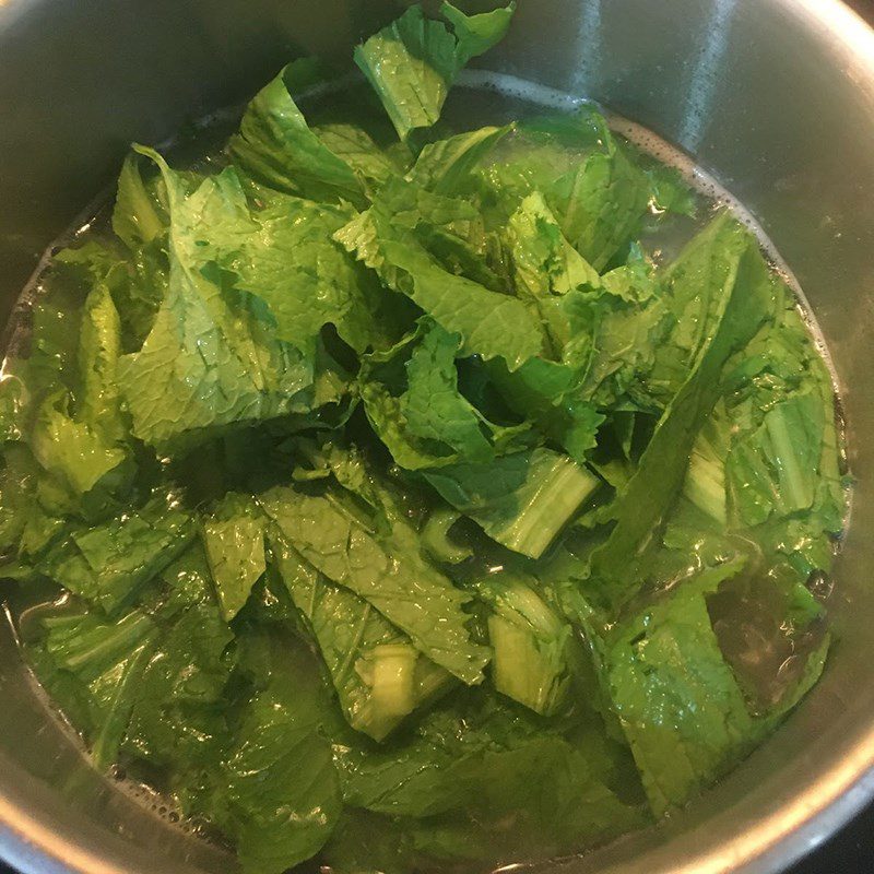 Step 3 Cook the soup Green mustard soup with chicken intestines