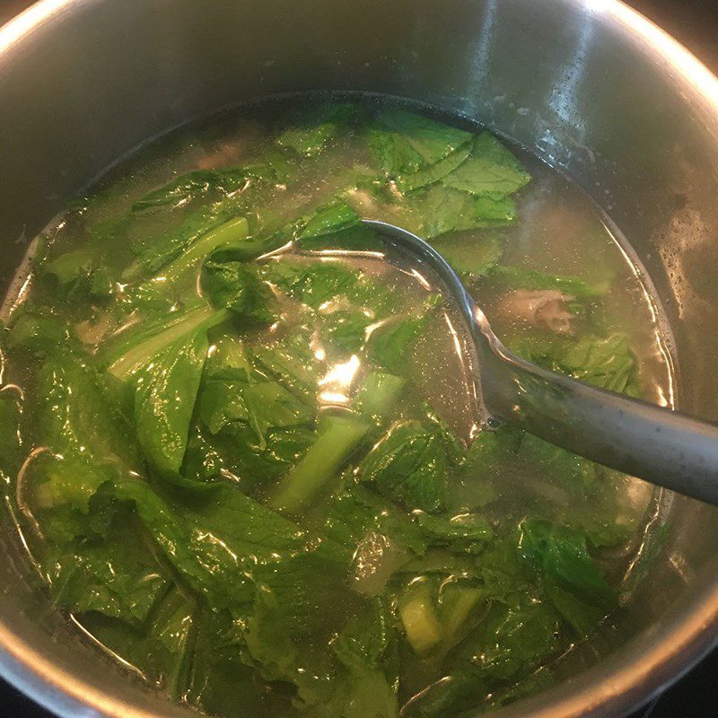 Step 3 Cook the soup Green mustard soup with chicken intestines