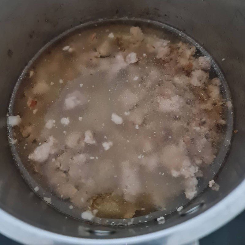 Step 2 Cooking the soup Chive soup with minced meat and tofu