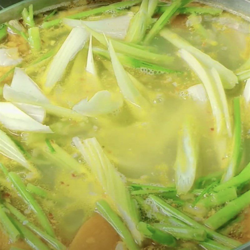 Step 3 Cook the soup Lotus stem soup with shrimp