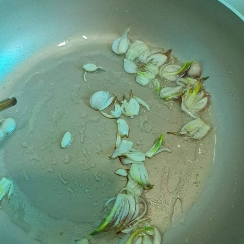 Step 2 Cook the soup Clam soup with chives