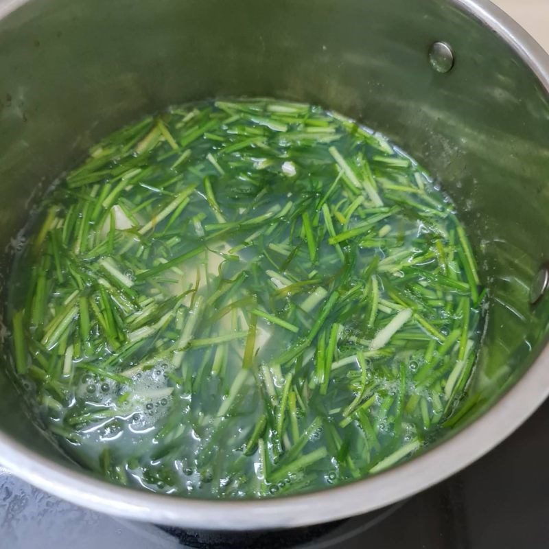 Step 2 Cook the soup Clam soup with chives