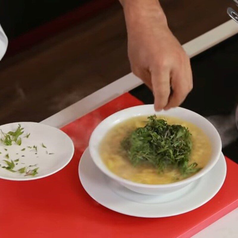 Step 3 Cooking the soup Canh đinh lăng tôm