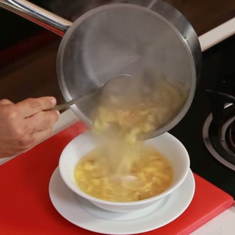 Step 3 Cooking the soup Canh đinh lăng tôm