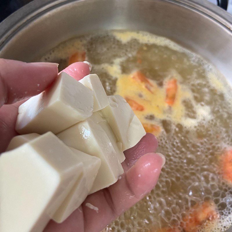 Step 2 Cooking soup Seaweed soft tofu soup