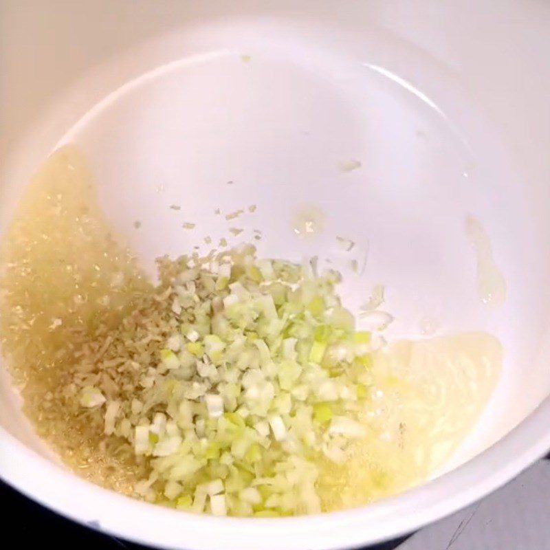 Step 3 Cook the vegetarian sour soup with flower clusters