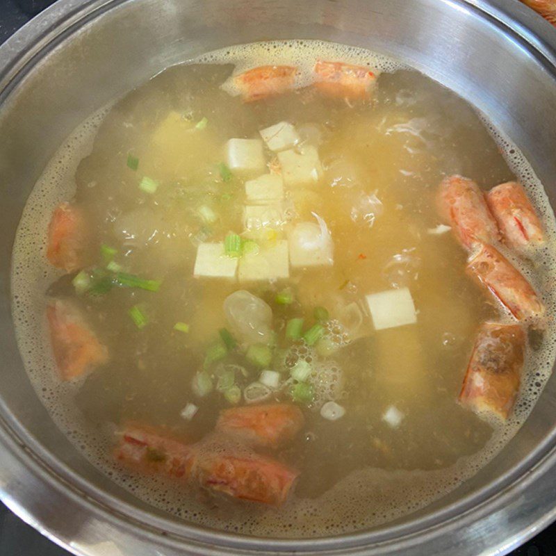 Step 2 Cooking soup Seaweed soft tofu soup