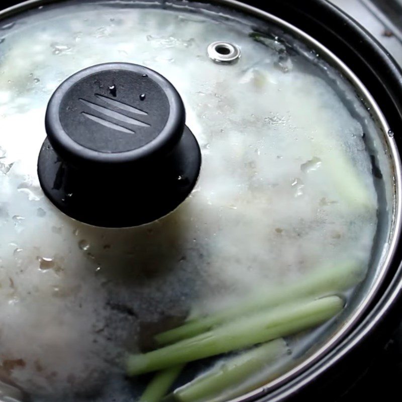 Step 2 Cooking the soup for Lemongrass Oyster Mushroom Soup