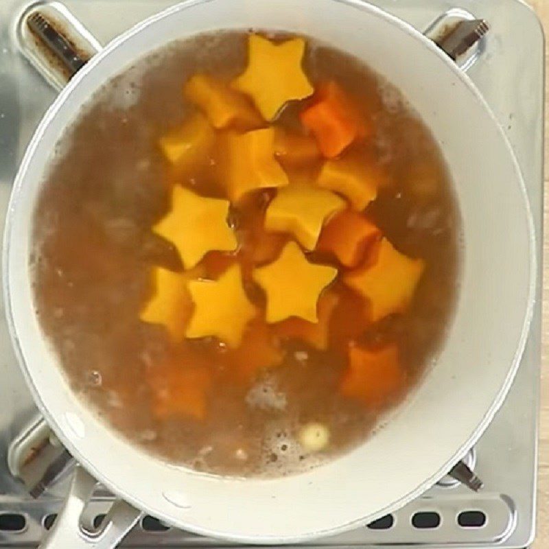 Step 4 Cooking the soup Beef and pumpkin soup