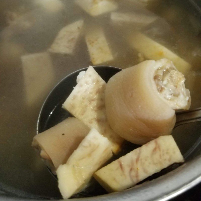 Step 4 Cook the soup Pork tail soup with taro