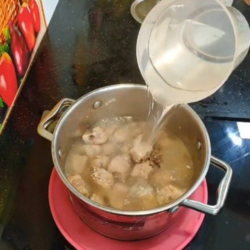 Step 2 Cooking soup Coriander soup with pork ribs