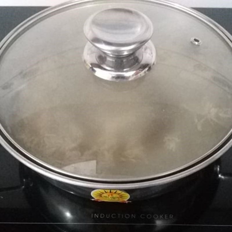 Step 2 Cook the soup for Amaranth soup with dried shrimp