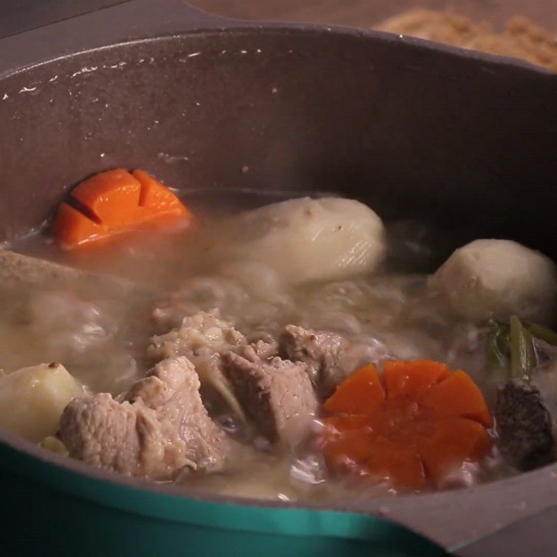 Step 5 Cooking taro soup with bones