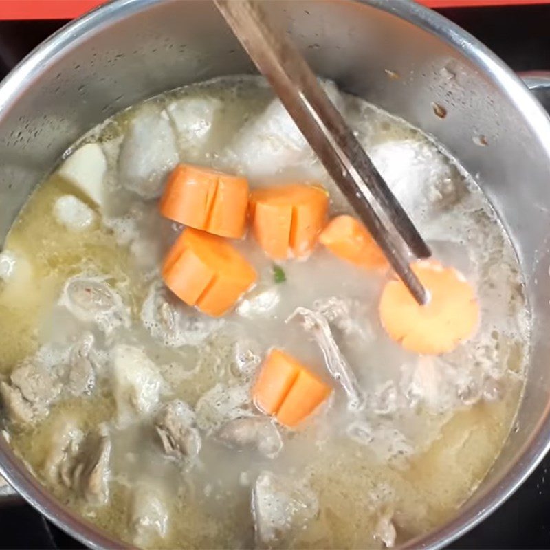 Step 3 Cook the soup Duck soup with taro