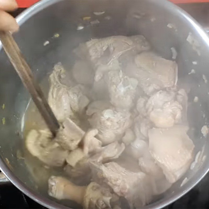 Step 3 Cook the soup Duck soup with taro