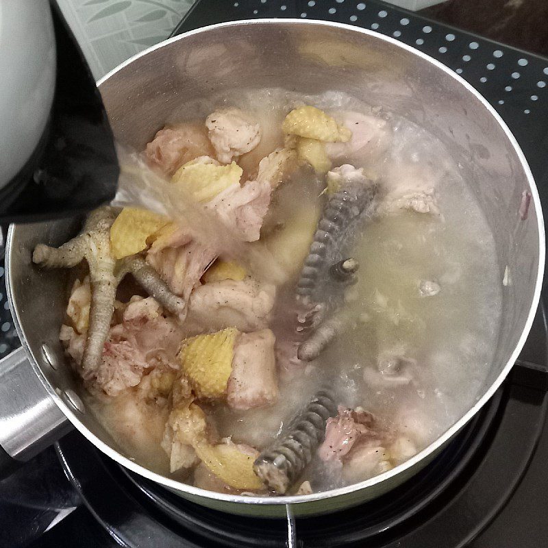 Step 3 Cooking the soup Chicken soup with sour leaves