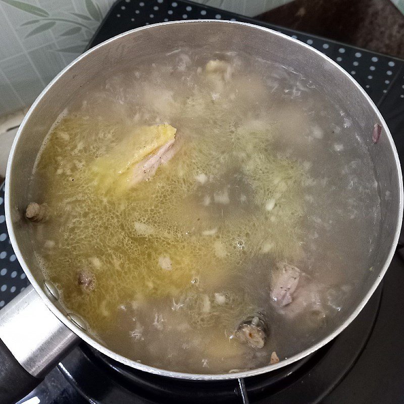 Step 3 Cooking the soup Chicken soup with sour leaves