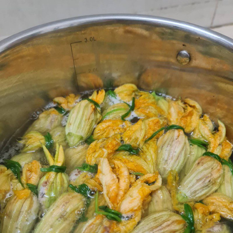 Step 3 Stuffed Squash Blossom Soup Stuffed Squash Blossom Soup (Recipe shared by a user)