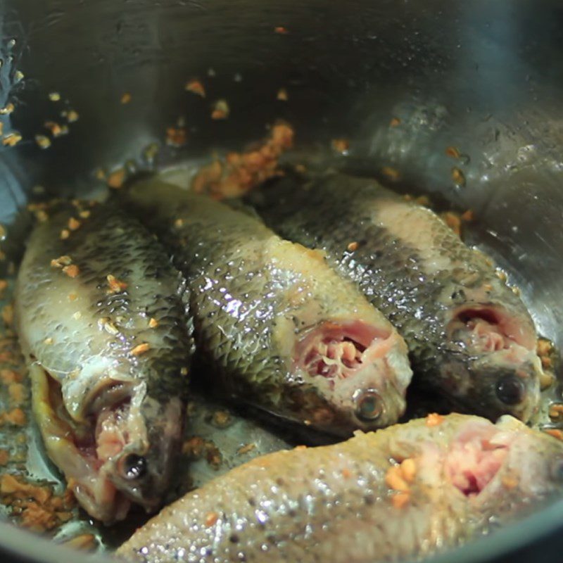 Step 4 Cooking sour soup with wild snakehead fish