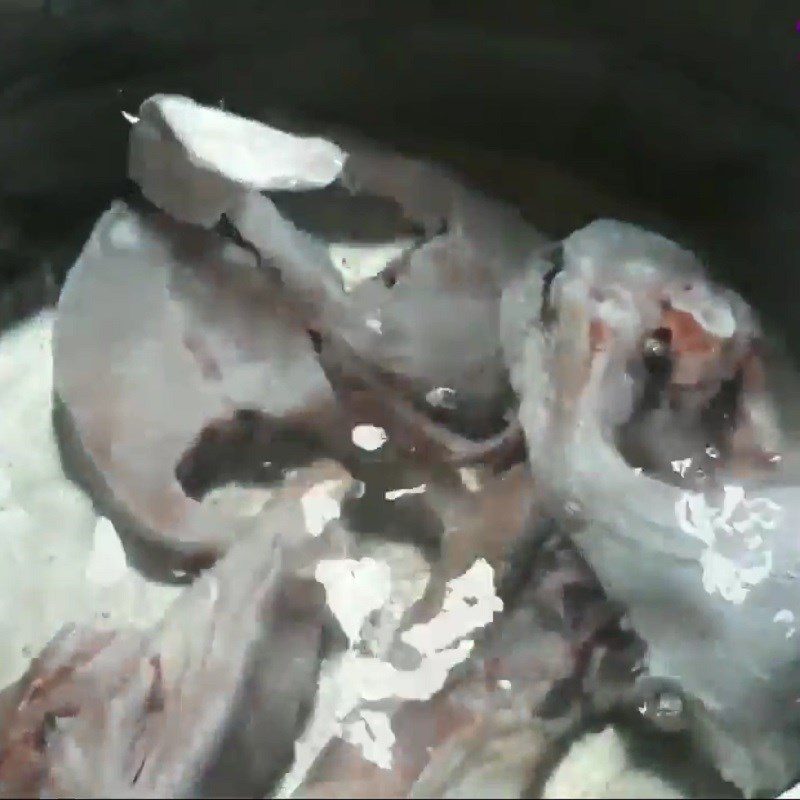 Step 3 Cooking the soup Sour barramundi soup with sour bamboo shoots