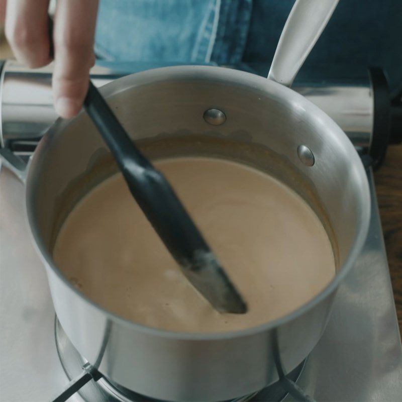 Step 3 Cook caramel with fresh cream Panna cotta