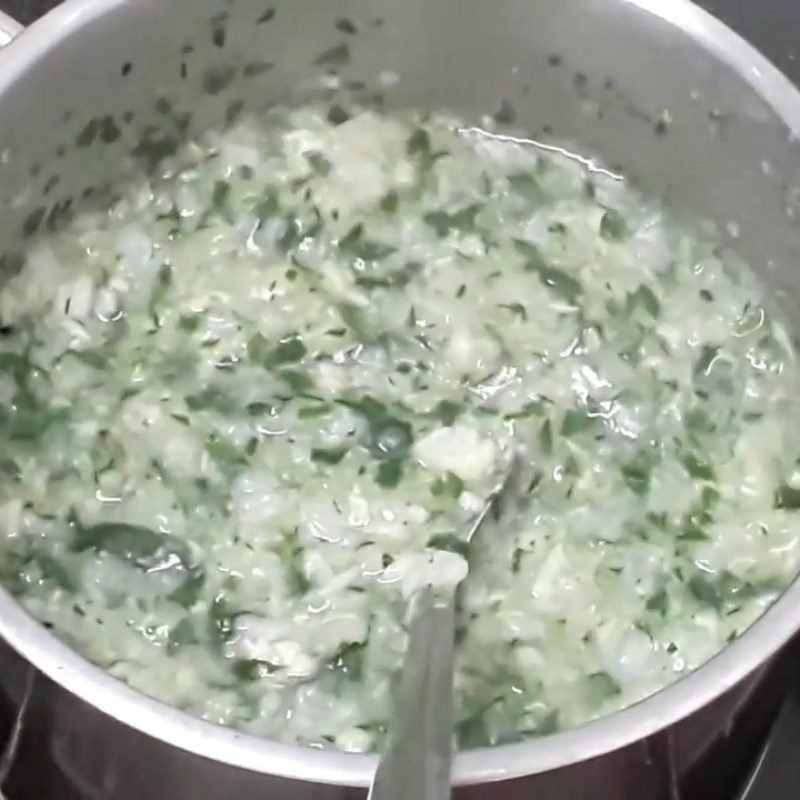 Step 3 Cooking rice porridge with snakehead fish and water spinach