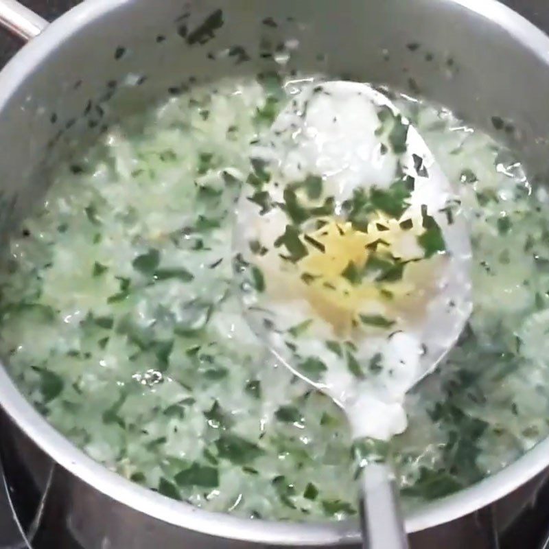 Step 3 Cooking rice porridge with snakehead fish and water spinach