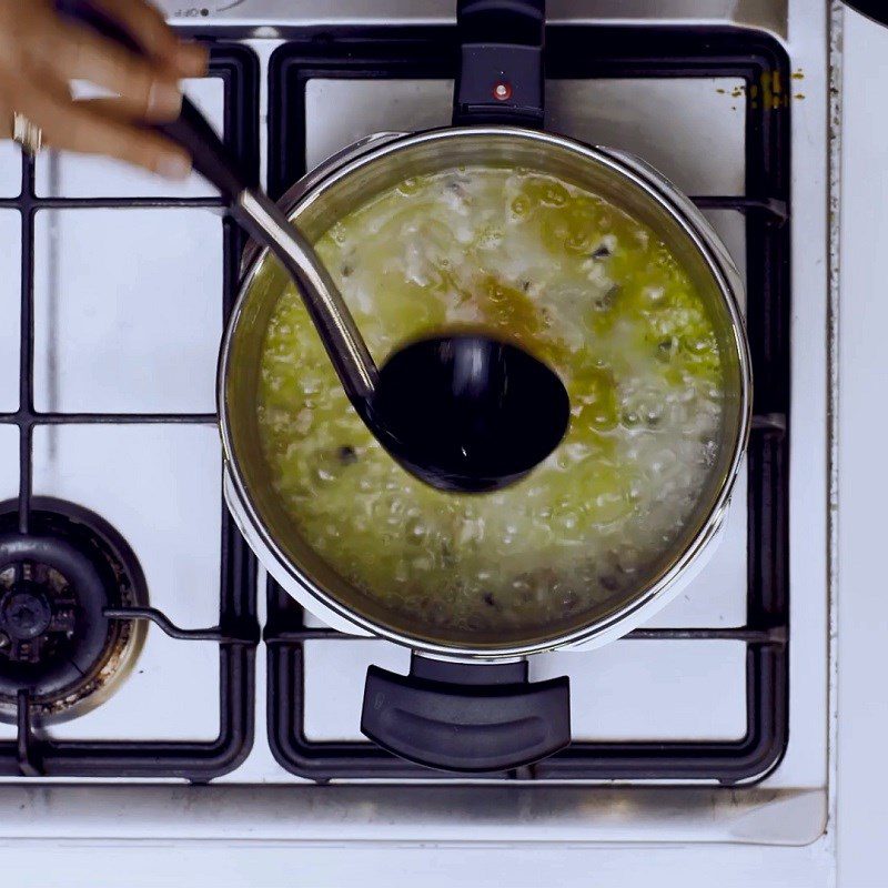 Step 5 Cooking porridge Fish porridge