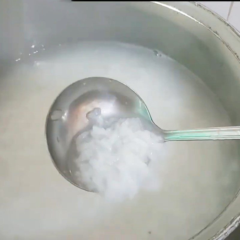 Step 3 Cook the porridge Pomelo fish porridge with shallots