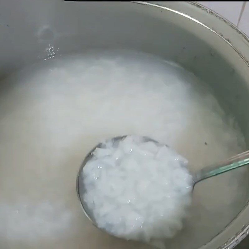 Step 3 Cook the porridge Pomelo fish porridge with shallots