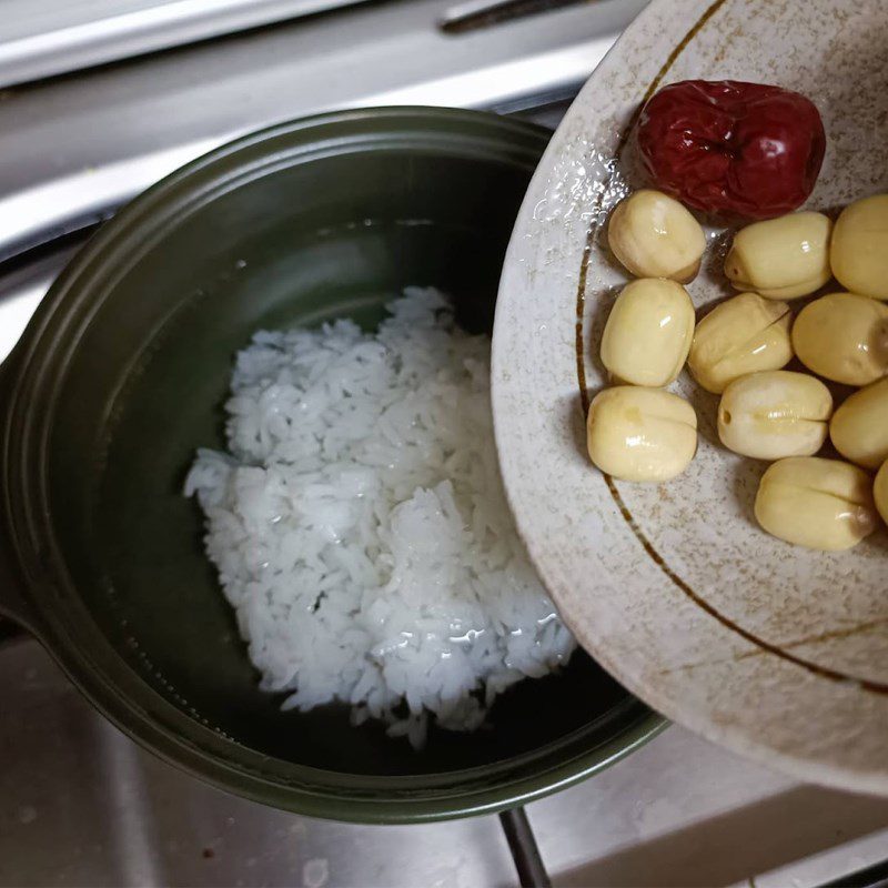 Step 1 Cook Chicken Heart and Lotus Seed Porridge (recipe shared by a user)