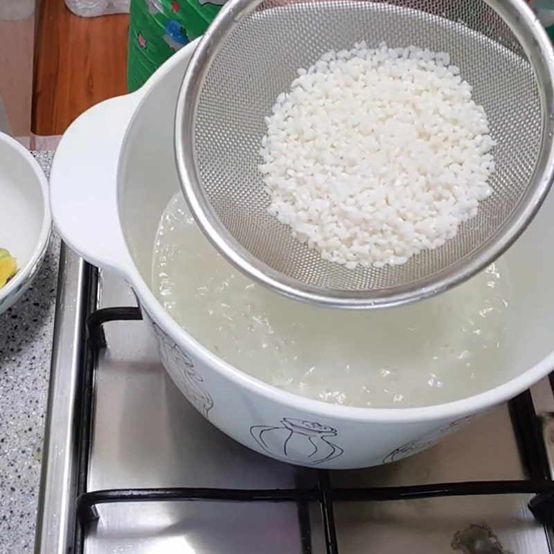 Step 3 Cook the porridge Fish carp porridge