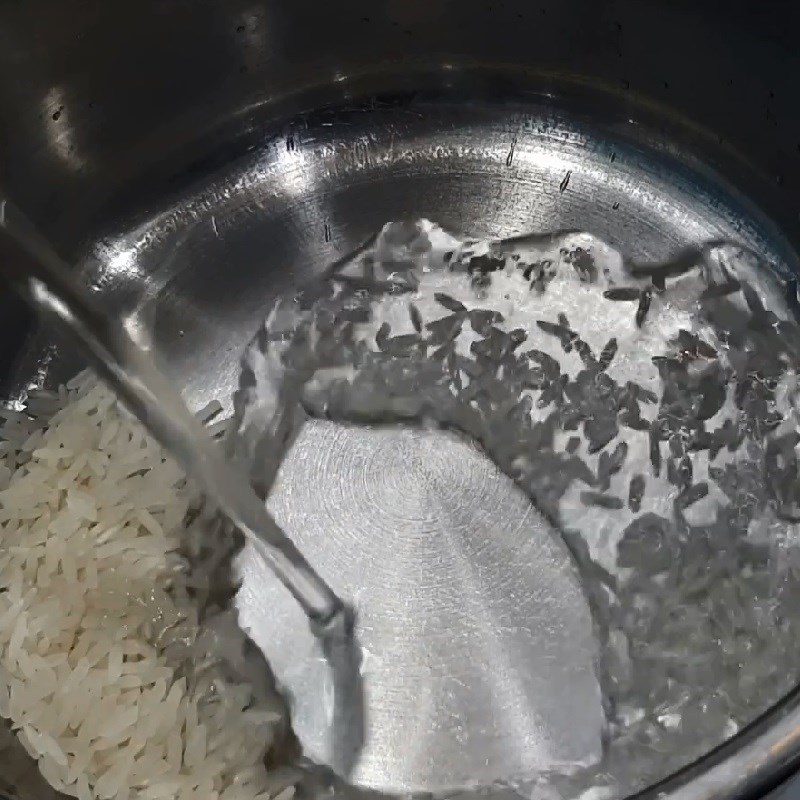 Step 2 Cooking porridge Porridge with striped bass for baby weaning with taro