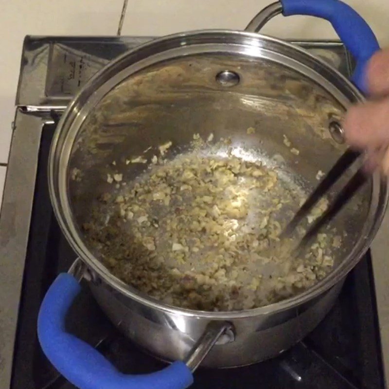 Step 3 Cook the porridge for baby clam porridge