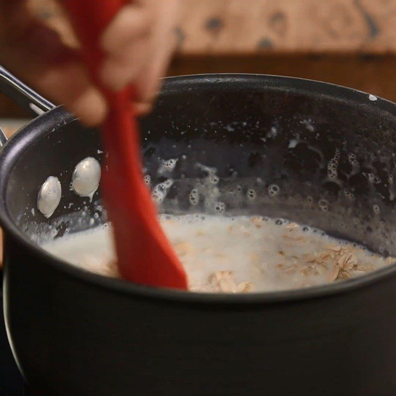 Step 4 Cook the oatmeal Oatmeal strawberry porridge