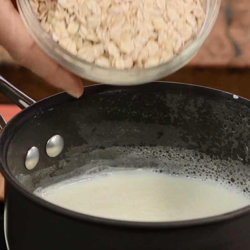 Step 4 Cook the oatmeal Oatmeal strawberry porridge