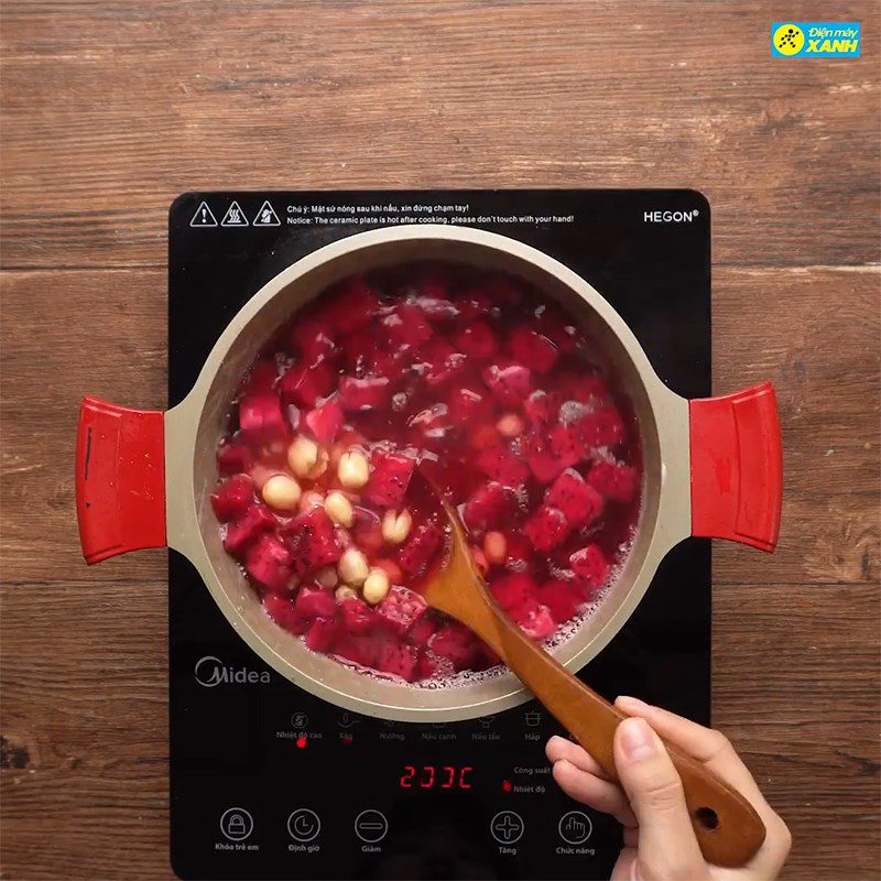 Step 3 Cook the sweet soup for Red Dragon Fruit Lotus Seed Sweet Soup