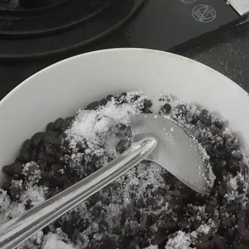 Step 4 Cooking the dessert Black bean sweet potato dessert