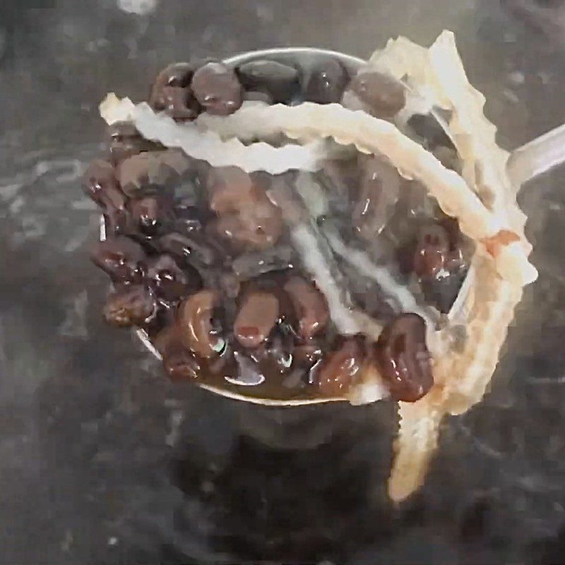 Step 3 Cook the sweet soup Black bean sweet soup with coconut milk