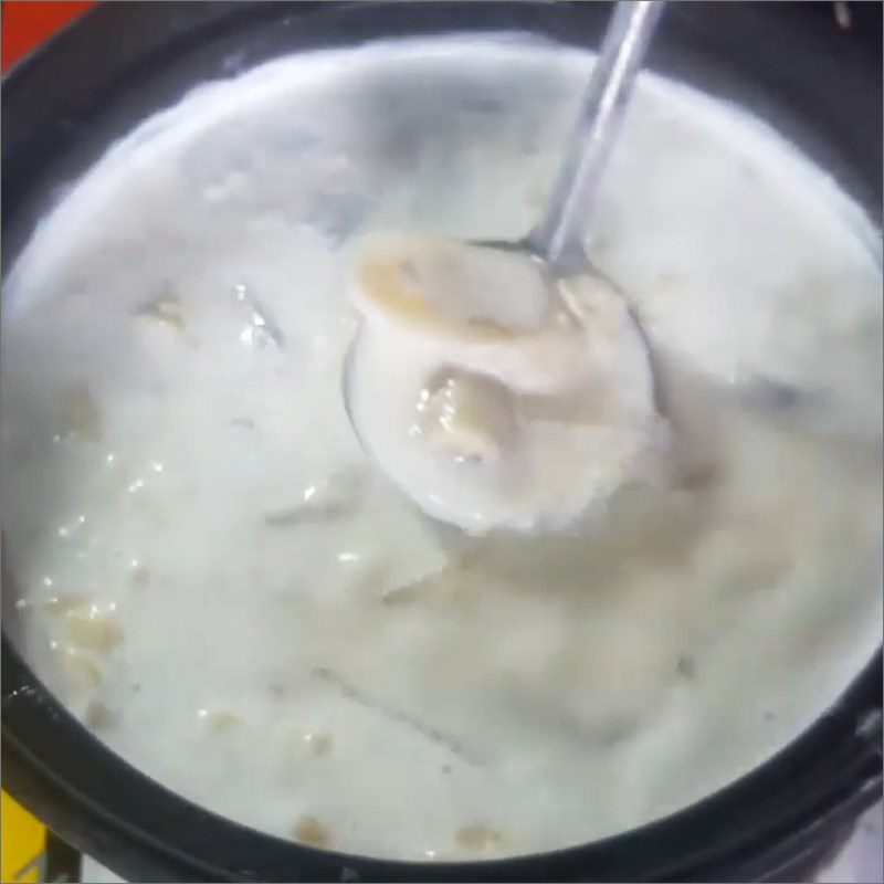 Step 3 Cook banana and taro dessert