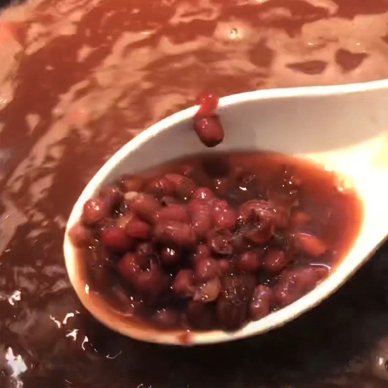 Step 2 Cooking red bean sweet with rock sugar Red bean sweet with rock sugar