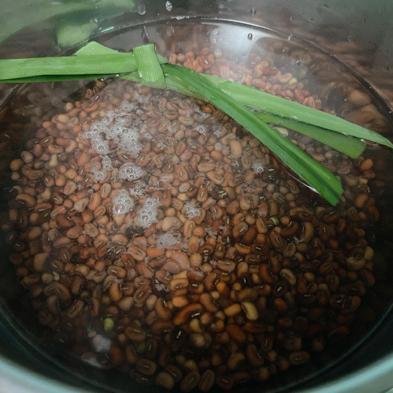 Step 2 Cook red bean dessert with glutinous rice Red bean dessert with glutinous rice