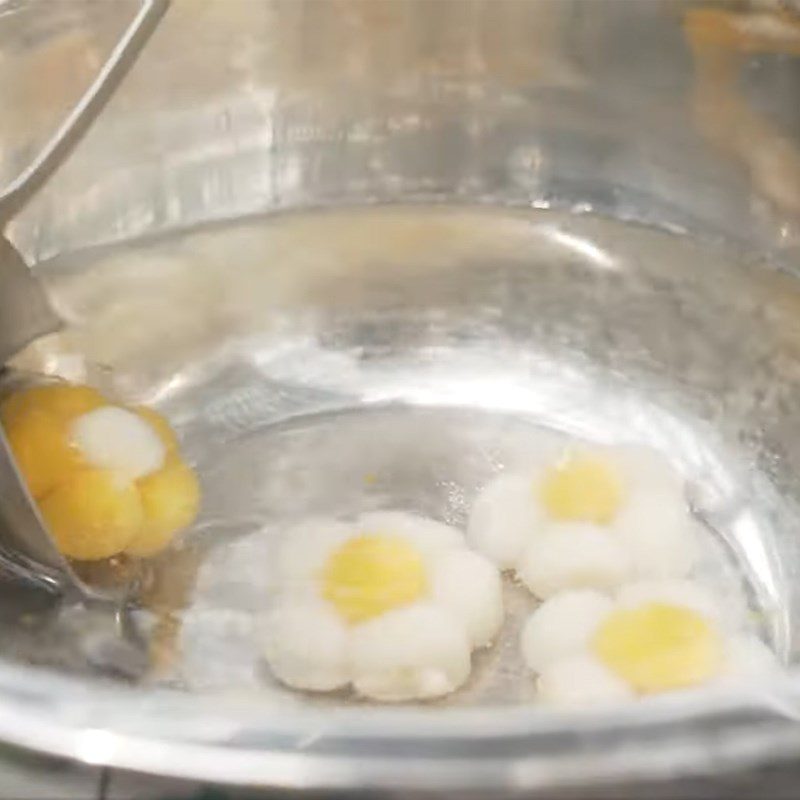 Step 4 Cooking chrysanthemum sweet soup Chrysanthemum sweet soup