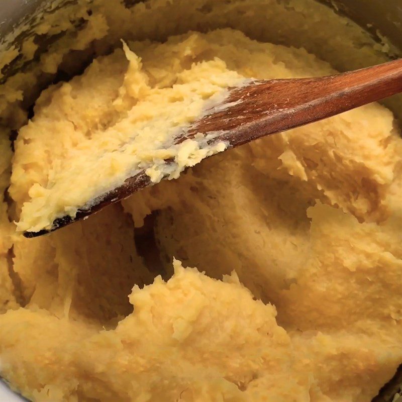 Step 1 Cook and mash the mung beans Butterfly Pea Flower Sticky Rice