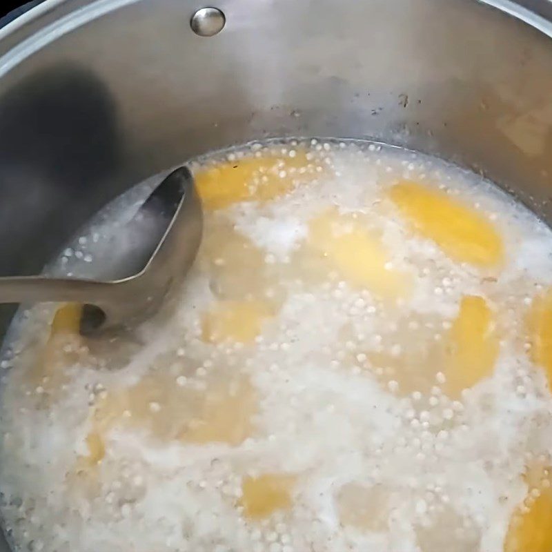 Step 3 Cooking sáp bananas with coconut milk and tapioca pearls Sáp banana dessert