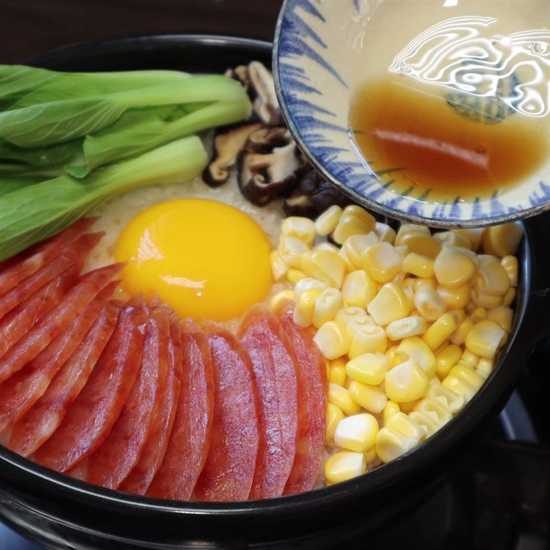 Step 4 Cooking clay pot rice